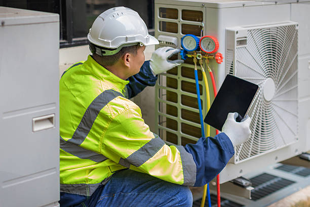 Professional Hvac technician working in Hufsmith, TX